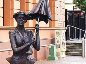 Mary Poppins Statue